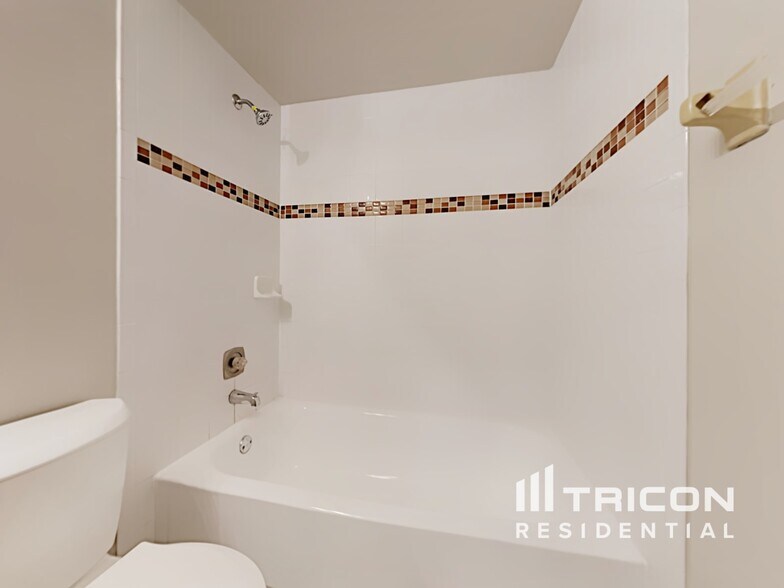 Building Photo - 4715 Grove Point Dr