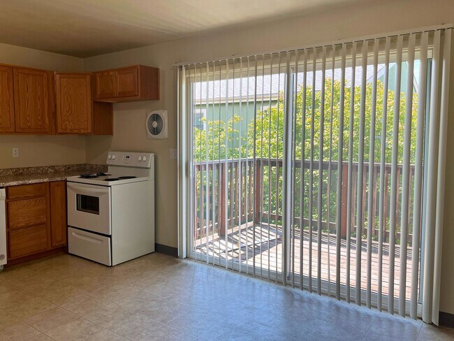 Building Photo - (WLO) Remodeled 2 Bed/1 Bath close to campus