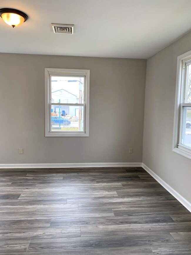 Building Photo - 533-543 Hollywell Ave