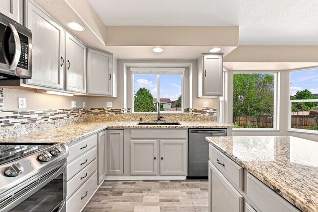 Building Photo - $2,395.95, 4 bed, 3.5 bath located in Colorado Springs with Central AC.