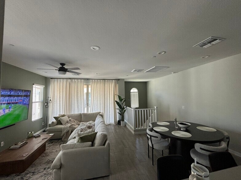 Building Photo - 4055 E Brisa Dr