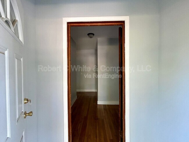 Building Photo - 51 Mead St