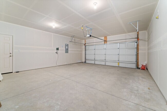 Building Photo - 8581 N Orch Ct