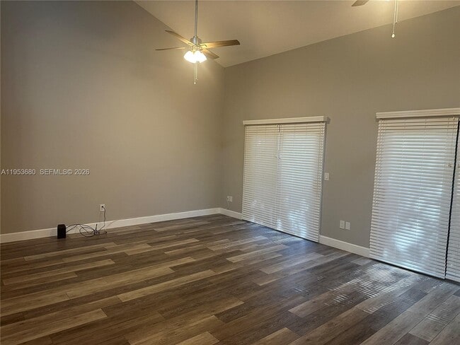 Building Photo - 458 SE 14th St