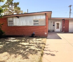 Building Photo - "Charming 3-Bed, 2-Bath Lubbock Home with Spacious 1176 Sq Ft Layout!"