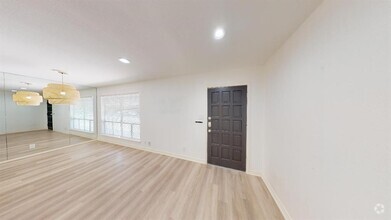 Building Photo - 500 E Riverside Dr