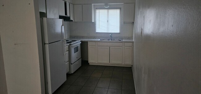 Building Photo - 4p1933