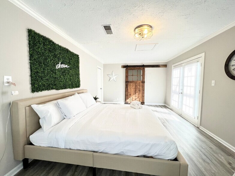 Building Photo - 1301 Kings Ridge Dr NW