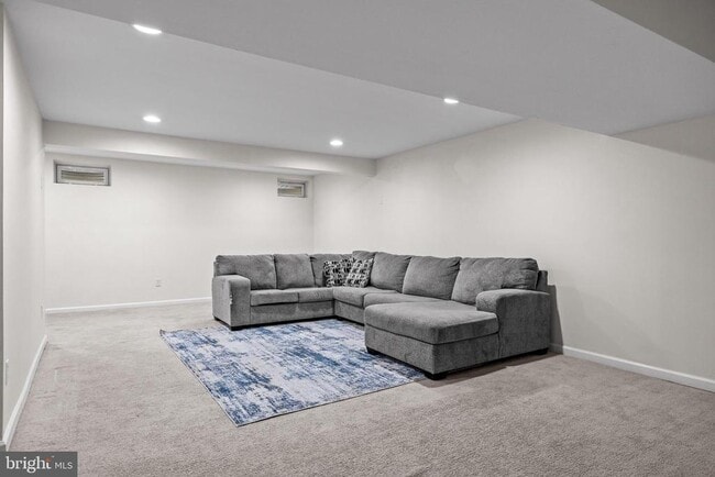 Building Photo - 81 Sassafras Dr