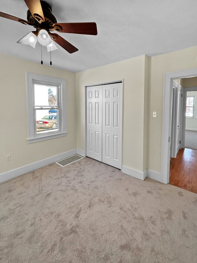 Building Photo - Welcome to this charming 2-bedroom, 1-bathroom home located in the heart of Crescent Township, PA