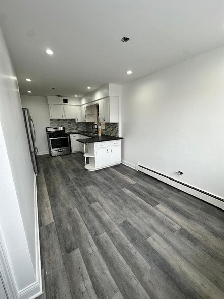 Building Photo - 5530 N Mango Ave