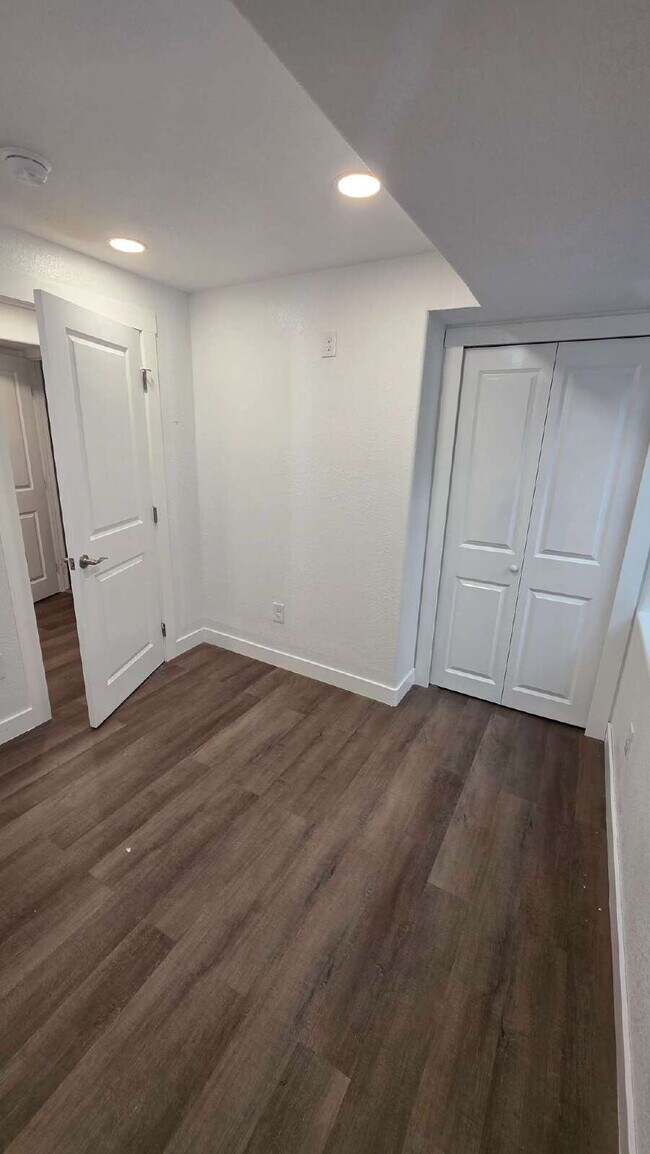 Building Photo - Lorson Ranch 5 bedroom Townhouse near military bases