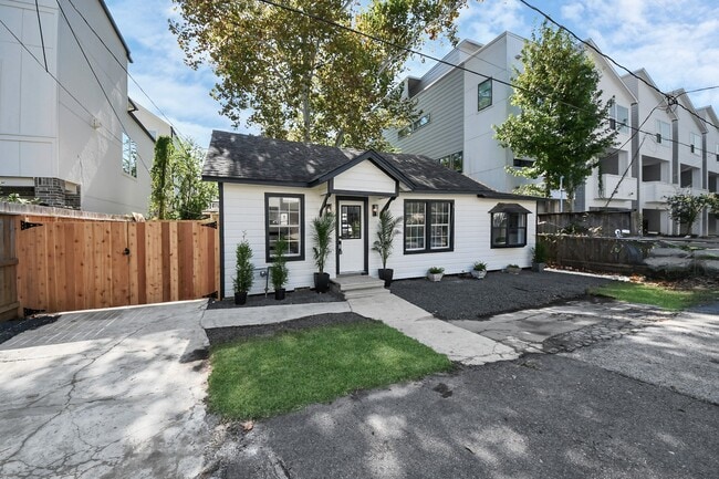 Building Photo - 4215 Eli St