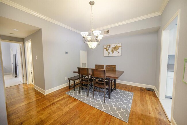 Building Photo - 2255 Braeswood Park Dr