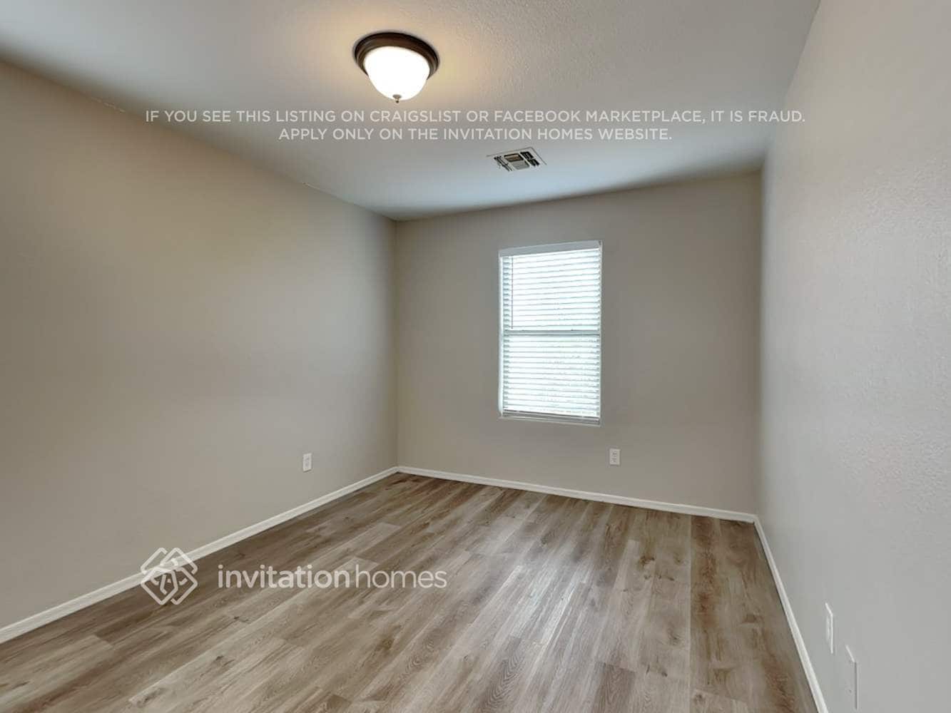 Building Photo - 936 E Corral St