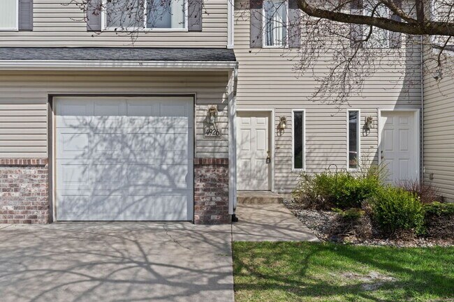 Building Photo - 4930 N Orchid Ln