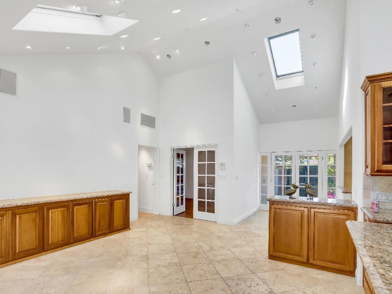Building Photo - 1542 Santiago Dr