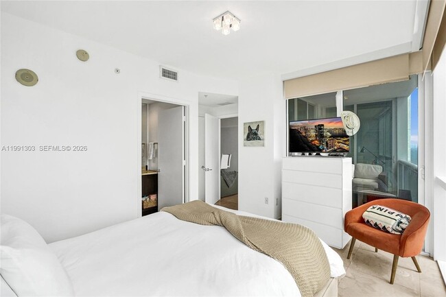 Building Photo - 18201 Collins Ave