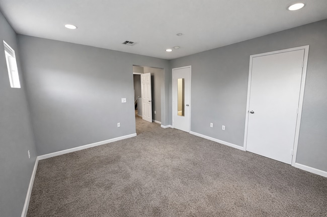 Building Photo - 2150 Caminito Leonzio