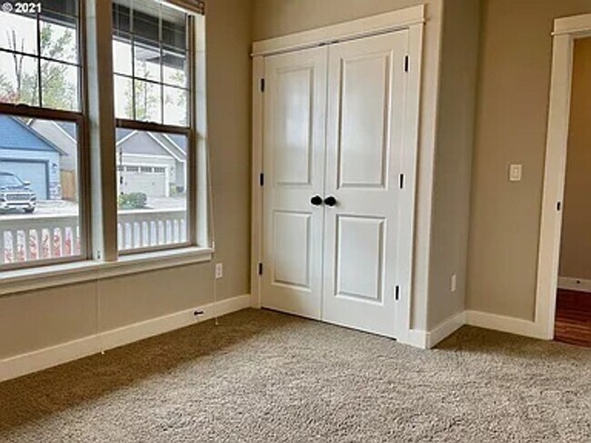 Building Photo - Newer, single level home with double garage