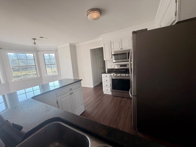 Building Photo - 848 Daimler Dr