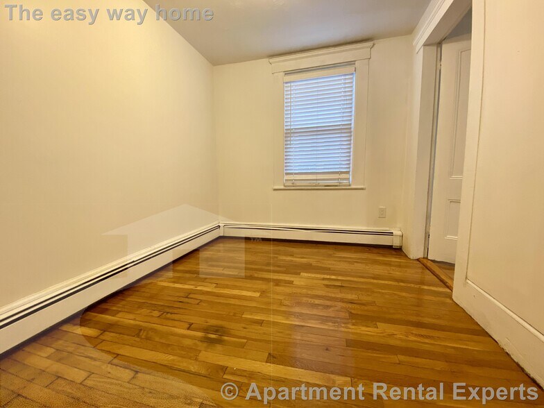 Building Photo - 66 Elm St