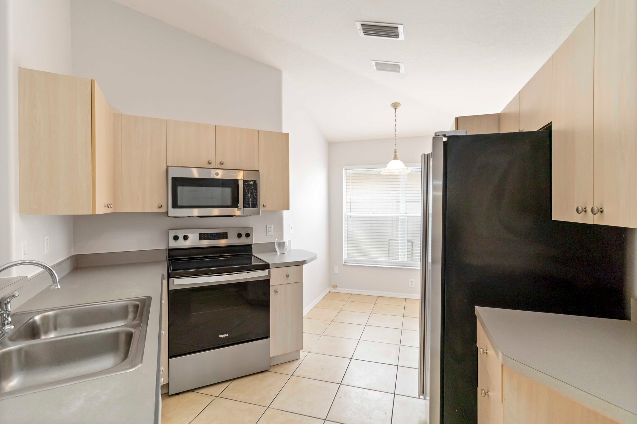 Building Photo - 1612 Summer Breeze Way