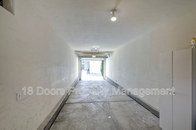 Building Photo - 4052 Albatross St