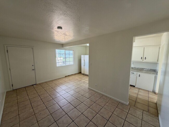 Building Photo - 311 E McElhany Ave