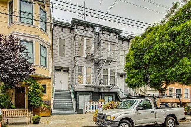 Building Photo - 169 Fair Oaks St