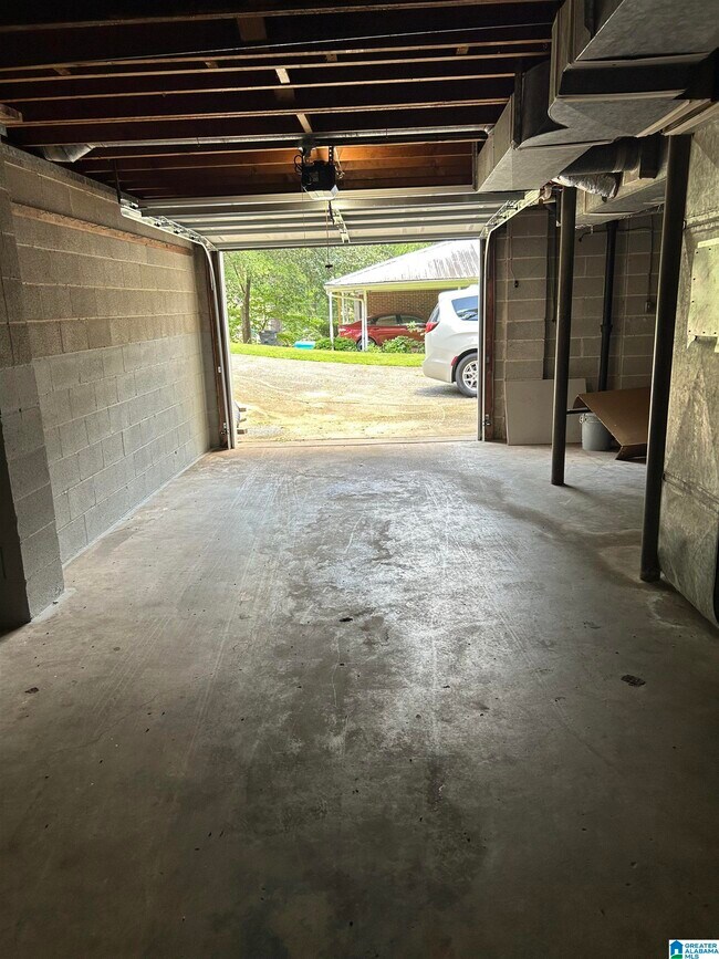 Building Photo - 531 Tinker St