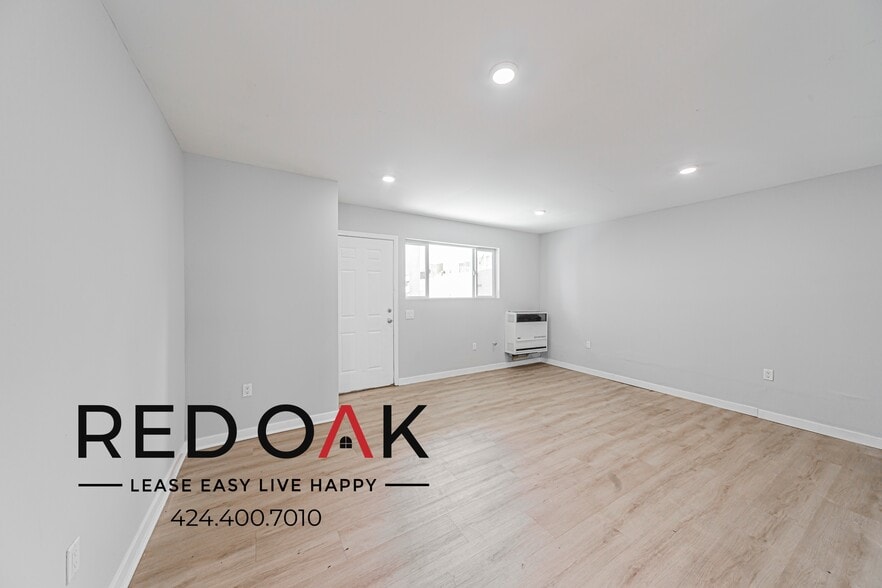Building Photo - 923 W 75th St