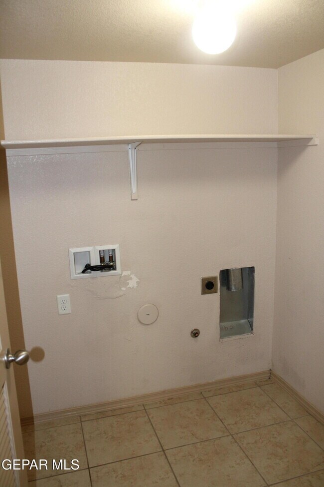 Building Photo - 2416 Escape Point St