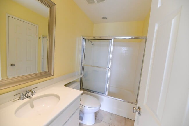 Building Photo - Resort style 2 bedroom/2 bath Condo/ walking distance to Ocean Ranch Village!