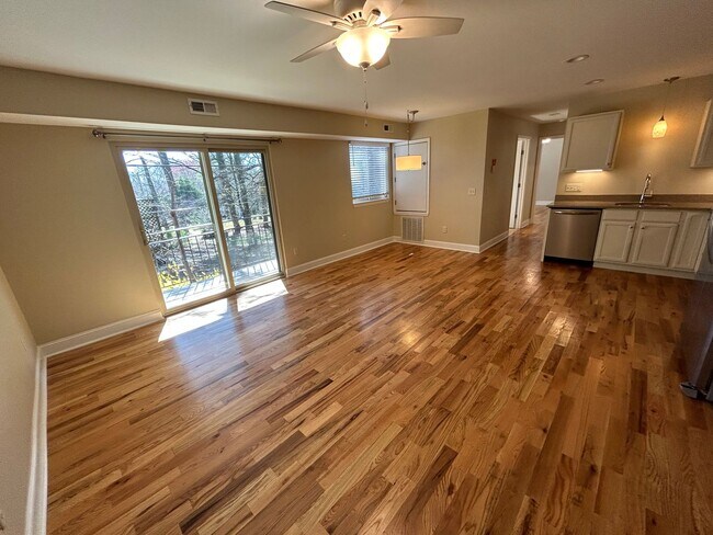 Building Photo - 2 Bedroom 1 Bath - Downtown Morganton - Anderson Place Apts.