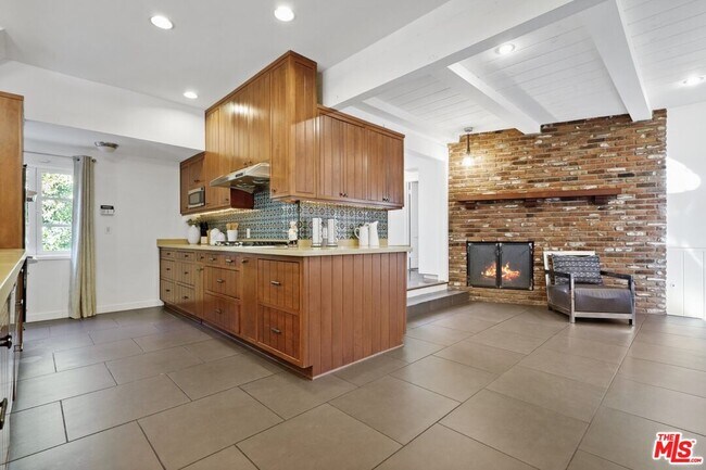 Building Photo - 23057 Sylvan St