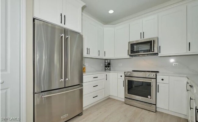 Building Photo - 8760 Stockbridge Dr