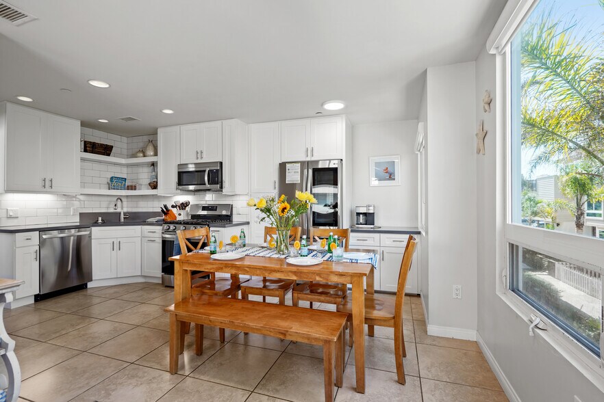 Building Photo - 819 Ostend Ct