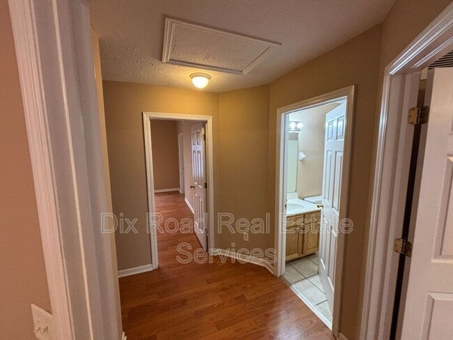 Building Photo - 17 Ambergreen Ct