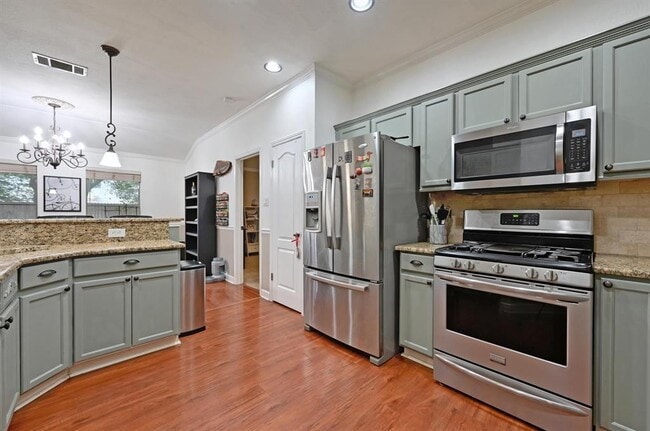 Building Photo - 2041 Desco Dr