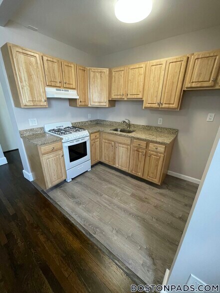 Building Photo - 167 N Common St