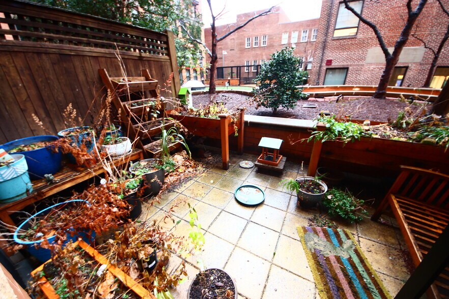 Building Photo - 631 D St NW