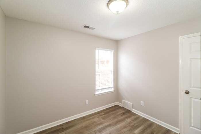 Building Photo - 10092 Cross Ridge Rd