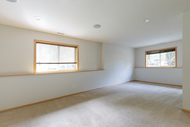 Building Photo - 22075 Red Oak Dr