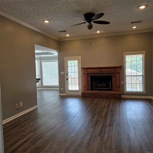 Building Photo - 1736 Twelve Oaks Ln