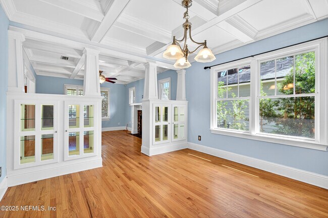 Building Photo - 1580 Glendale St