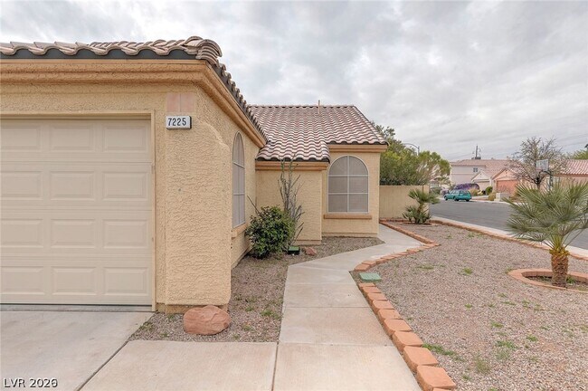 Building Photo - 7225 Scenic Hills Dr
