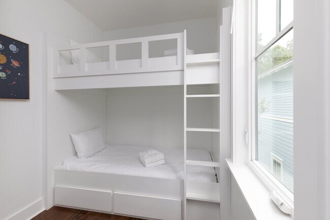 Building Photo - 80 East Royal Fern Way