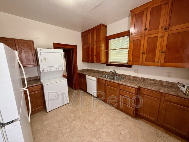 Building Photo - 1610 I St