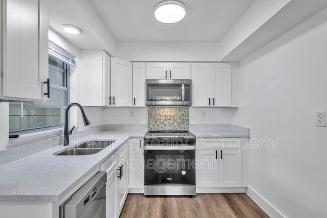 Building Photo - 304 W Idlewild Ave